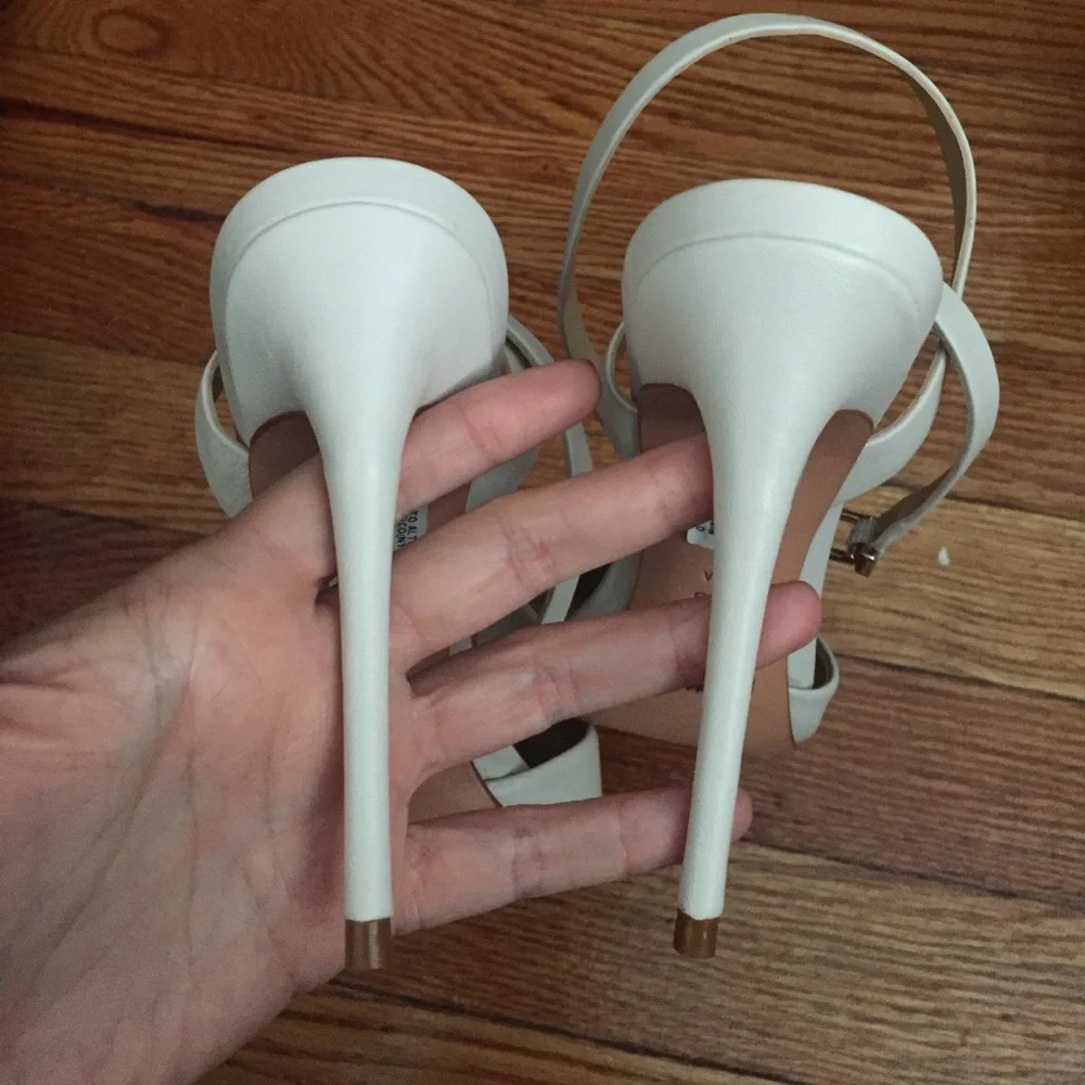 SCHUTZ White Pointed-Toe Sandals - Picture 6 of 6
